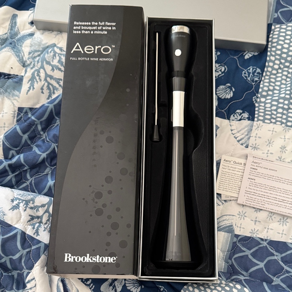 Brookstone Aero Wine Aerator in Black and Silver